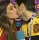 Iker Casillas y Sara Carbonero se abrazan en directo tras la victoria en la Eurocopa 2012