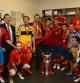Mariano Rajoy y el príncipe Felipe posan con la selección española tras lograr la Eurocopa 2012