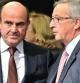 Guindos y Juncker, durante una reunión de la Eurozona en Bruselas