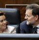 La vicepresidenta del Gobierno, Soraya Sáenz de Santamaría (i), junto al presidente del Gobierno, Mariano Rajoy (i), en sus escaños del hemiciclo durante las votaciones de las últimas medidas de ajuste del Gobierno.