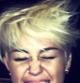 Miley Cyrus luce nuevo look, en una imagen que ha subido a Twitter