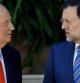 El rey Juan Carlos y el presidente del Gobierno, Mariano Rajoy, durante la reunión en el Palacio de Marivent del pasado año.
