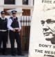 Icono. Un cartel a favor de Julian Assange, ayer en Londres, frente a la embajada de Ecuador en el Reino Unido, donde el fundador de Wikileaks ha buscado refugio activando una crisis diplomática a varias bandas