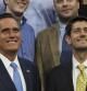 Mitt Romney (i), que hoy se convertirá en el candidato republicano a la presidencia de EE.UU., y su candidato a la vicepresidencia Paul Ryan (d)