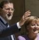 El presidente del Gobierno, Mariano Rajoy, recibe a la canciller alemana, Angela Merkel, a las puertas del Palacio de la Moncloa.
