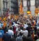 Unas cuatro mil personas han aclamado al president Mas a su llegada de Madrid