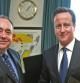 Salmond y Cameron tras firmar el acuerdo.