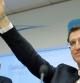 Alberto Núñez Feijóo saluda a los suyos en la sede del PP de Galicia tras ganar las elecciones revalidando su mayoría absoluta