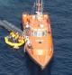 Imagen tomada por el avión de Salvamento Marítimo "Sasemar 101" del rescate de los ocupantes de una patera