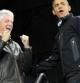 Barack Obama y Bill Clinton animan a los asistentes a su mitin en Virginia