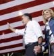 El candidato republicao Mitt Romney, junto a su esposa Ann