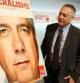 Pere Navarro junto al cartel electoral del PSC