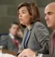 La vicepresidenta del Gobierno, Soraya Sáenz de Santamaría, y el ministro de Economía y Competitividad, Luis de Guindos, durante la rueda de prensa tras la reunión del Consejo de Ministros.