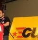 El cabeza de lista de la CUP, David Fernàndez, se dirige a los asistentes al acto de fin de campaña de la formación celebrado esta noche en las Cocheras de Sants de Barcelona