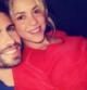 Shakira ha publicado una imagen en las redes sociales en la que aparece junto a Piqué y luciendo barriguita