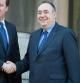 El primer ministro británico, David Cameron, y el 'premier' escocés, Alex Salmond, firman el acuerdo para que Escocia realice un referéndum sobre la independencia el año 2014