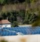 Imagen de archivo de un parque solar fotovoltaico en un tejado