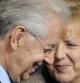 Monti y Merkel charlan en la cumbre de la UE