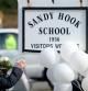 Homenaje en forma de globos blancos en honor a los 20 niños asesinados en una escuela de Newtown, en Connecticut