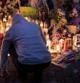 Las muestras de condolencias en forma de velas se suceden en Newtown