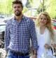 Gerard Piqué y Shakira pasean por las calles de Barcelona, el 15 de abril de 2011