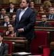 El líder de ERC, Oriol Junqueras, vota a favor de Artur Mas durante la investidura