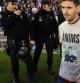 Lionel Messi con la camiseta de apoyo a Tito