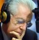 El dimisionario primer ministro Mario Monti asiste al programa de radio 'Radio Anch'io' en Milán