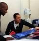 Eric Abidal y Adriano dan un regalo al pequeño Ander durante la visita de los futbolistas azulgrana al Hospital de la Vall d'Hebron