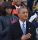 Barack Obama, Michelle Obama y sus hijas escuchan el himno nacional cantado por Beyonce durante el acto de investidura, el 21 de enero de 2013