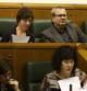 El senador por el Parlamento vasco Iñaki Goioaga (EH Bildu), ocupa un escaño junto a los parlamentarios de su grupo