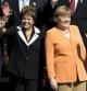 La presidenta de Brasil, Dilma Rousseff y la canciller alemana Angela Merkel durante la foto de familia en la cumbre de Santiago de Chile