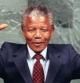 Mandela, como presidente del Congreso Nacional Sudafricano, responde a la aclamación de los asistentes en las Naciones Unidas, el 22 de junio de 1990, cuatro meses después de salir de prisión.
