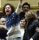 Varias personas, promotores de la iniciativa legislativa popular contra los desahucios, son desalojados de la tribuna de invitados del Congreso durante el pleno celebrado esta tarde que debate una iniciativa popular sobre la dación en pago, la paralización de los desahucios y el alquiler social