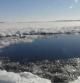 Imagen tomada el 15 de febrero de 2013 y distribuida por la oficina de prensa de Cheliábinsk que muestra un agujero de ocho metros en el lugar donde un meteorito impactó, en el lago congelado Chebarkul, cerca de Cheliabinsk