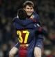 El delantero Leo Messi se abraza a su compañero Tello para celebra el gol frente al Sevilla