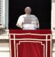 Benedicto XVI, durante el rezo del Ángelus.