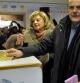 Bersani vota en las elecciones de 2013 en Italia.