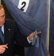 Silvio Berlusconi vota en Milán