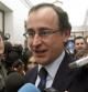El portavoz del PP en el Congreso, AlfonsoAlonso, realiza declaraciones a los medios en los pasillos de la Cámara baja