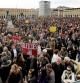 Una multitud, concentrada en la Praça do Comercio en Lisboa.