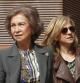 La Reina Sofía y la Infanta Cristina abandonan el hospital donde ha sido operado el Rey.
