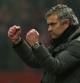 José Mourinho celebra uno de los goles e su equipo ante el Manchester United