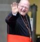 El cardenal estadounidense Timothy Michael Dolan, arzobispo de Nueva York, llega a la cuarta congregación de cardenales preparatoria del cónclave que elegirá al sucesor de Benedicto XVI