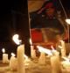 Velas por la muerte de Hugo Chávez ante la embajada de Venezuela en Quito, Ecuador