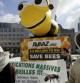 Activistas y apicultores protestan en Bruselas (Bélgica) en contra de la Unión Europea que se prohíban los venenos para abejas y otros pesticidas