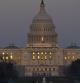 Las ventanas del Capitolio se iluminan en una larga jornada del Senado de EE.UU. en Washington
