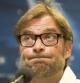 El entrenador del Borussia Dortmund, Juergen Klopp, gesticula durante una rueda de prensa