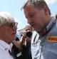Bernie Ecclestone conversando con Paul Hembery en el Circuit de Catalunya