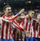 Los jugadores del Atlético de Madrid celebran su victoria ante el Real Madrid en la final de la Copa del Rey, esta noche en el estadio Santiago Bernabéu, en Madrid